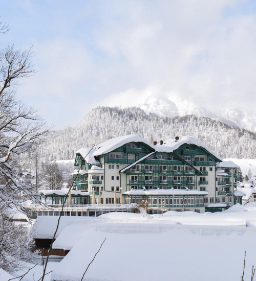 Das Hotel Seevilla in der Steiermark an einem schönen Wintertag