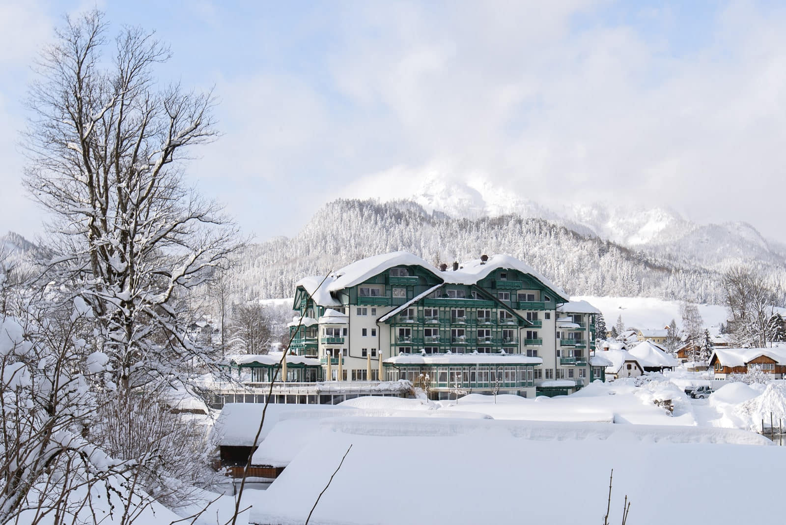 Das Hotel Seevilla in der Steiermark an einem schönen Wintertag