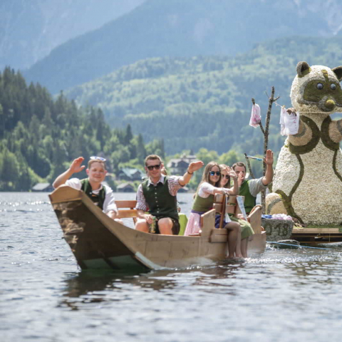 Zum jährlich stattfindenden Narzissenfest in Altaussee gehört das traditionelle Bootskorso