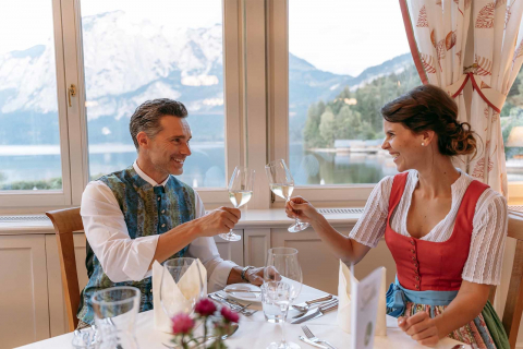 Abendessen mit Blick auf den See im Restaurant Seevilla