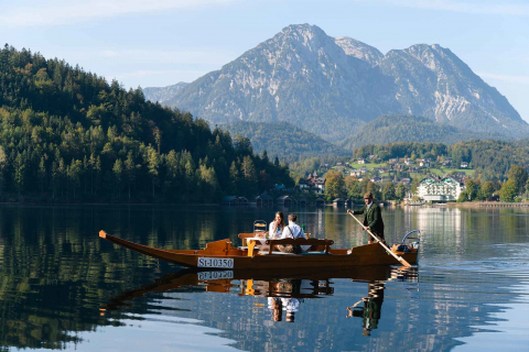 Die Naturkulisse auf dem Altausseer See ist einzigartig