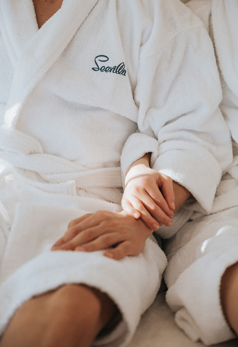 Genießen Sie Ihren Aufenthalt im 4 Sterne Superior Hotel Seevilla mit einer wohltuenden Wellnessanwendung