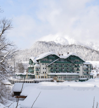 Das Hotel Seevilla in der Steiermark an einem schönen Wintertag