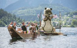 Zum jährlich stattfindenden Narzissenfest in Altaussee gehört das traditionelle Bootskorso