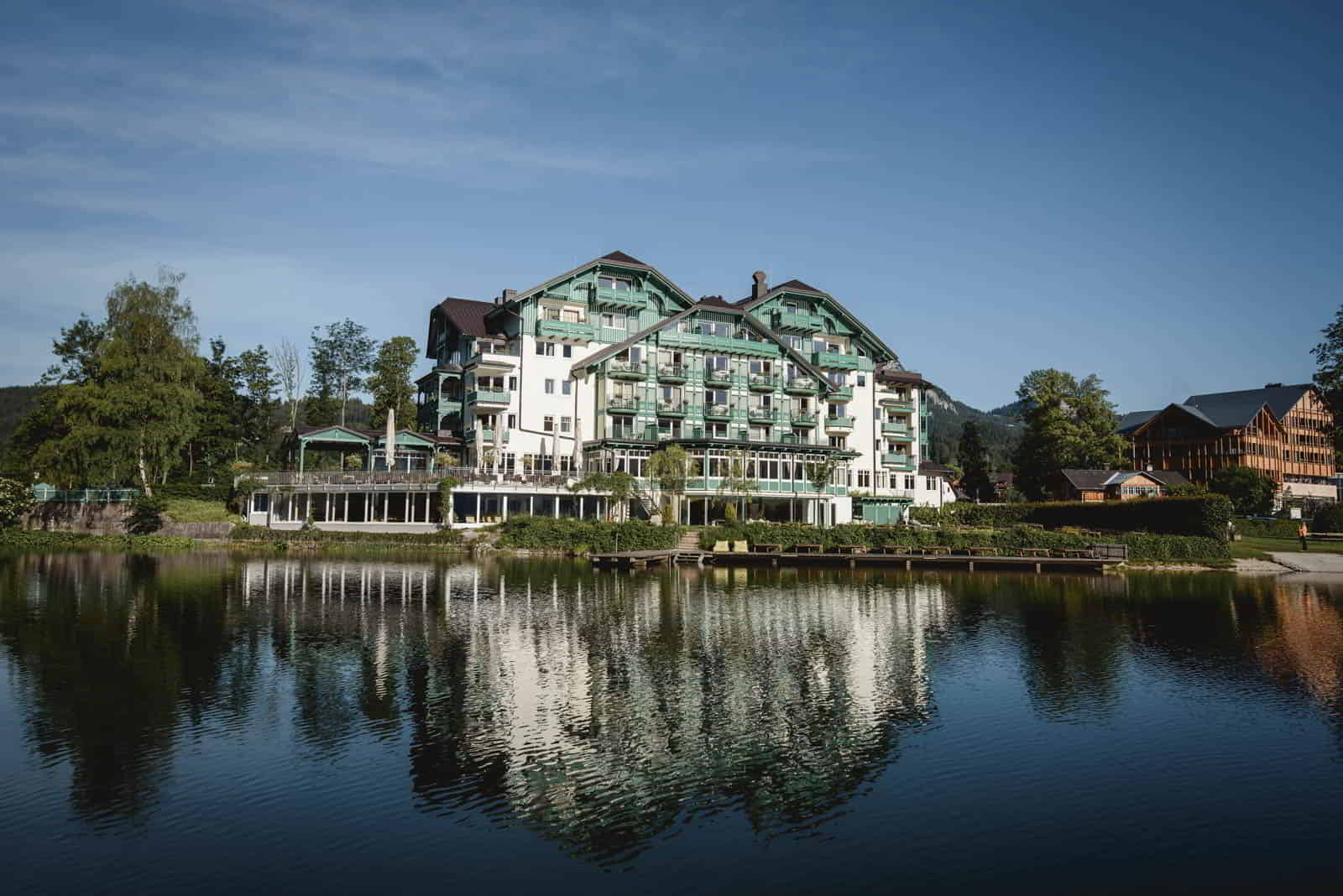 Das Hotel Seevilla direkt am Ufer des Altausseersees gelegen, ist der ideale Ort zum Entspannen.